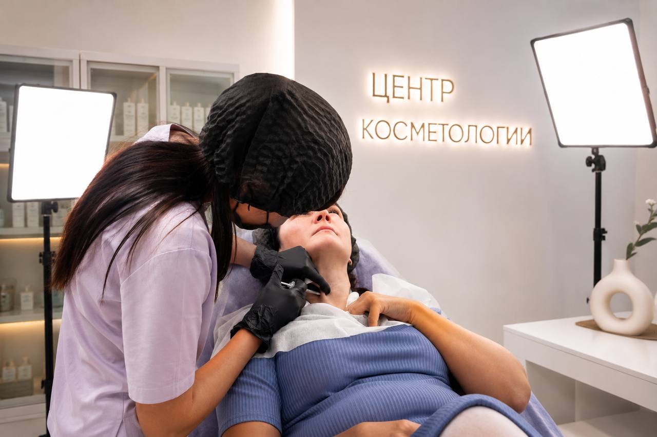 Процедура в центре косметологии на контент-съёмке